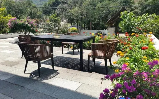 Houshan Courtyard