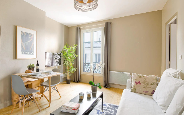 B  823 -  Buttes Chaumont - Spacieux appartement