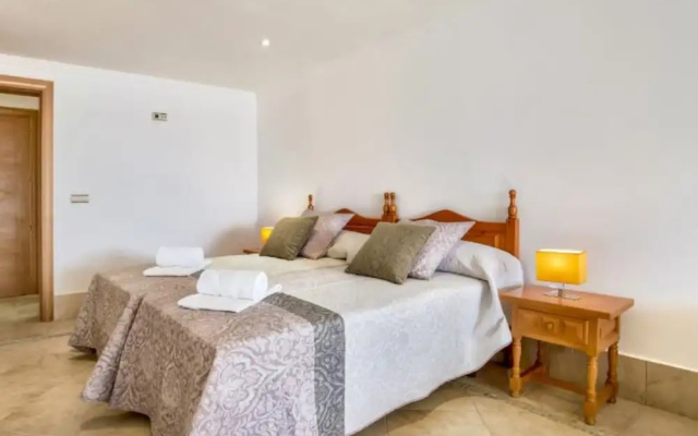 Villa - 5 Bedrooms with Pool and WiFi - 106420