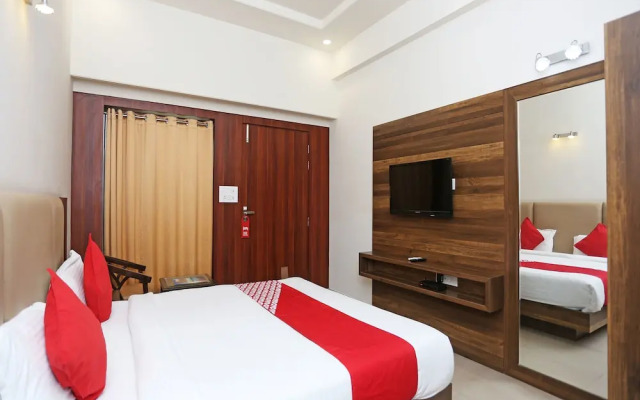 OYO 16768 Hotel Lotus Grand