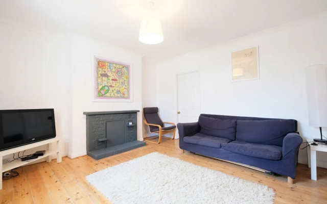 Beautiful, Bright and Spacious Flat for 4