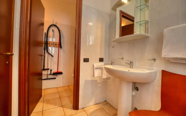 2-Bedroom Airconditioned Lakeview Apartment