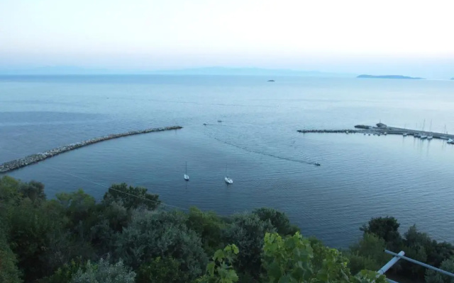 Aegean Wave - Faros