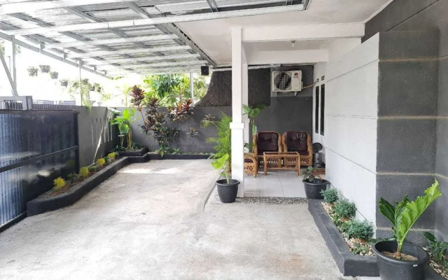 EXPRESS O 92035 Rumah Singgah 8b Syariah