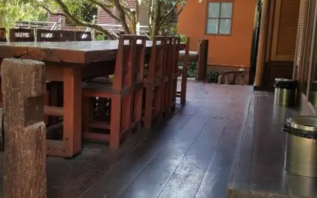 Ruean Mai Chai Khlong