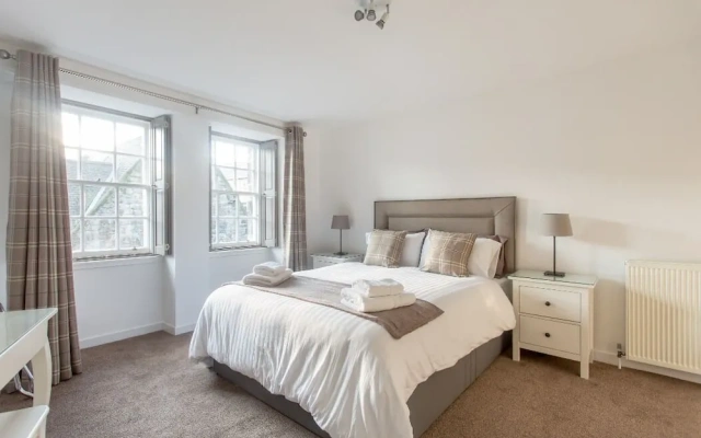 Historic flat on Royal Mile
