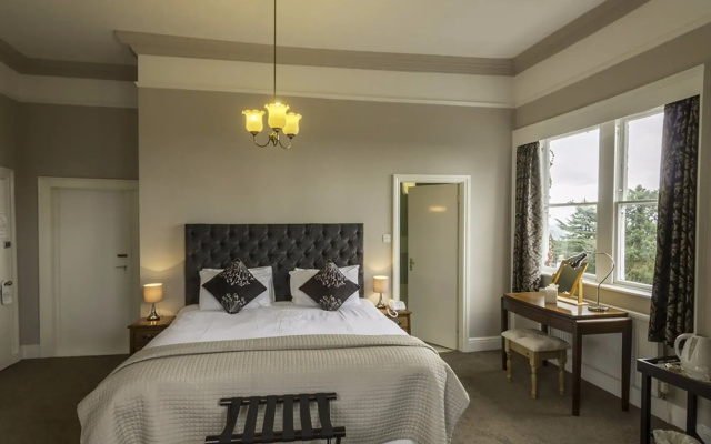 The Mount Pleasant Hotel