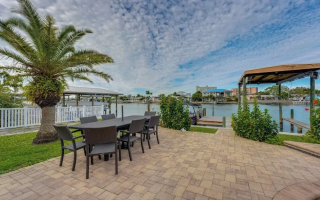 Walkable Waterfront Paradise: Home in Clearwater!