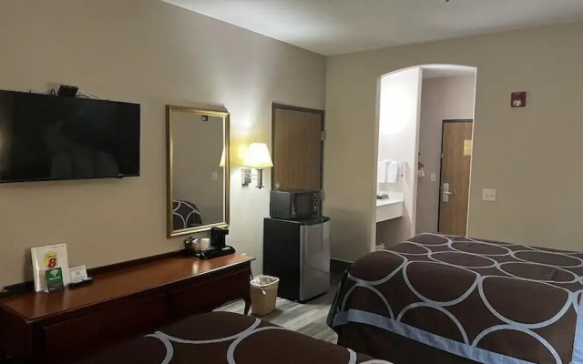 Hotel Piney Woods