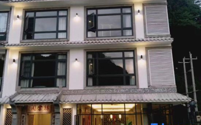 Xiangyunge Holiday Hotel