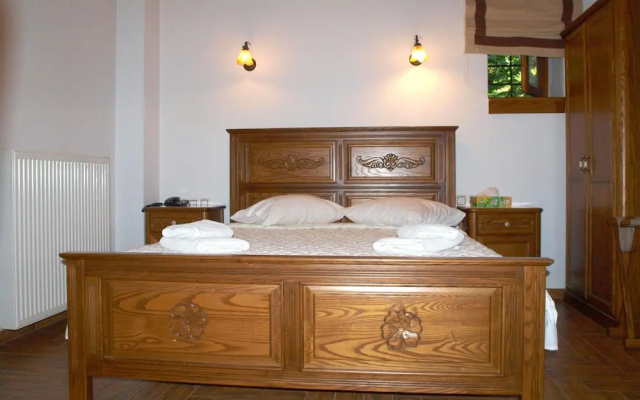 Heliodora Deluxe Triple Room 3