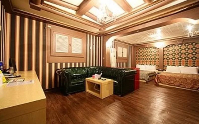 Prada Motel