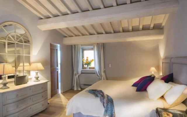 Luxury Villa for 6 Inside a Wonderful Estate-villa Santa