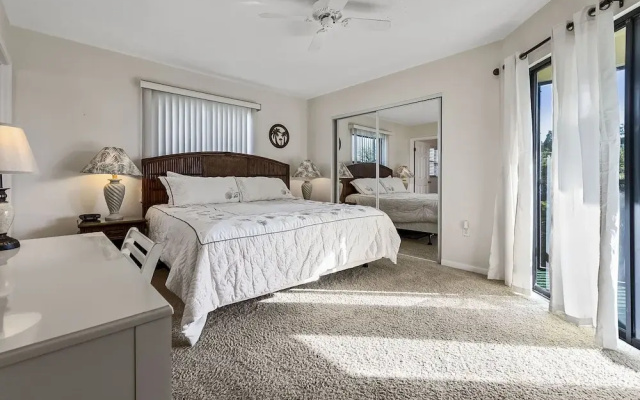 Beachview Condo 2 Bedroom Condo by RedAwning