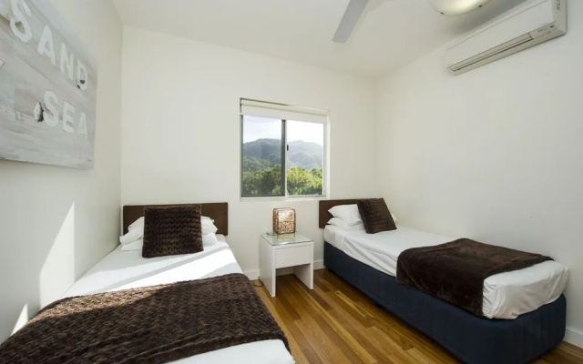 Beachside Apartment 14