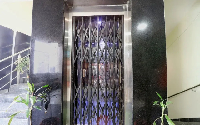 OYO Townhouse 1019 Galaxy Suites