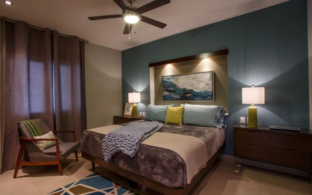 Designer Condo in Zona Romantica
