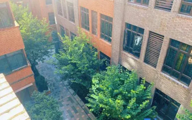 Manju Hotel (Yantai Mountain)