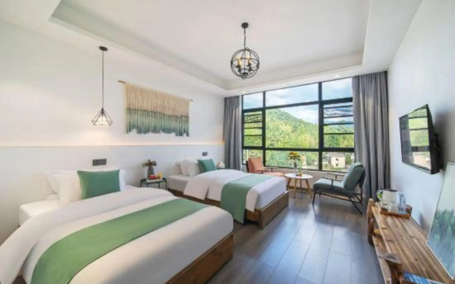 Anji Qingyun Mountain Residence, Cloud Grassland Light Luxury Pool Designer Resort