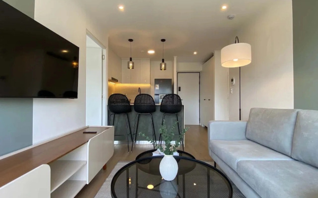 w Deluxe 2BR w Balcony View in Miraflores