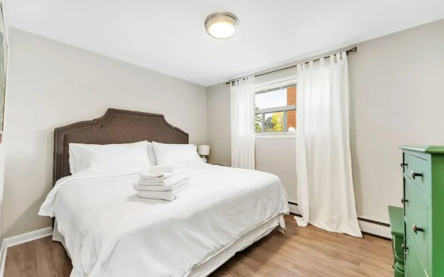 Private 2bdrm Newly Renovated - Furnished apt - U3