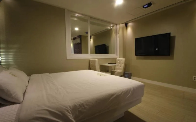U & Songdo Hotel
