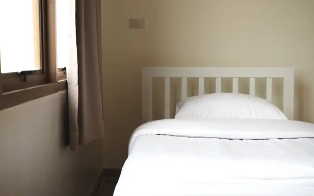 Krung Tone Hostel