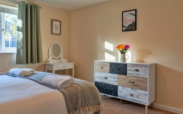 Cozy 3 Bedroom Apartment in Southern Lea