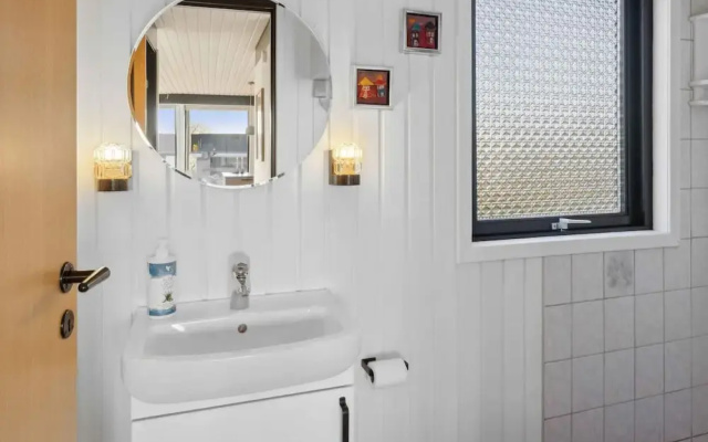 5 Star Holiday Home in Ronde
