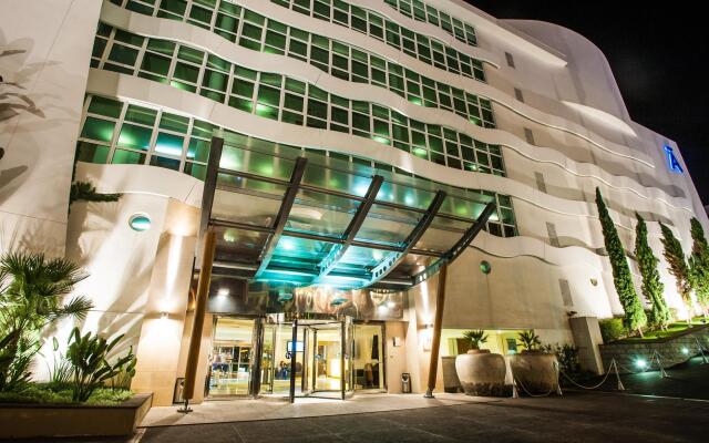 Отель Melia Madeira Mare Hotel Португалия, Фуншал - 1 отзыв об отеле, цены и фото номеров - забронировать отель Melia Madeira Mare Hotel онлайн вид на фасад