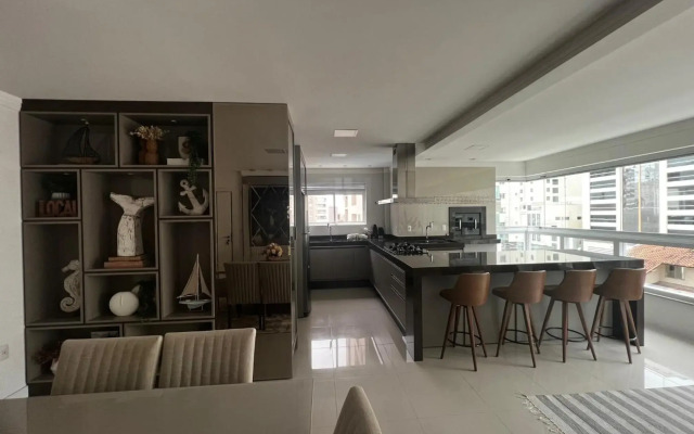 LINDO APARTAMENTO com 3 SUITES FINAMENTE MOBILIADO !