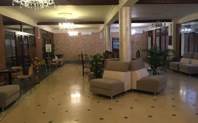 Laghi Room Only