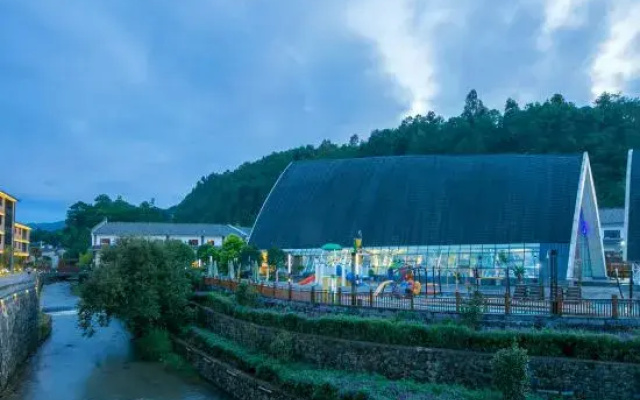 Yunshang Time Hot Spring Holiday Homestay (Tengchong Mayugu Branch)