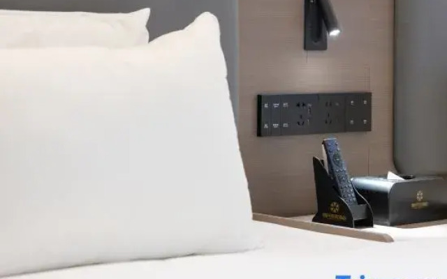 Nanxing Garden Intelligent Cinema Hotel (Hailv Duty Free City)