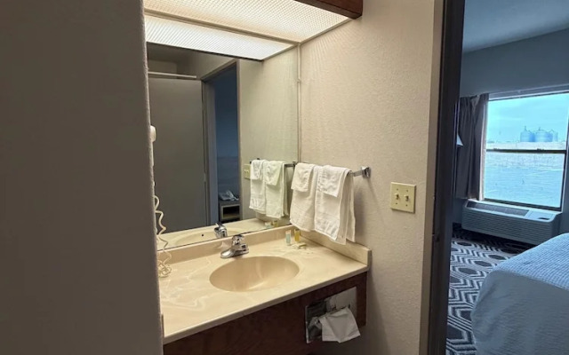 Relax Inn & Suites