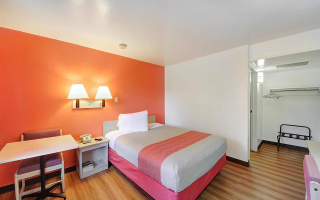 Motel 6 Wichita, KS