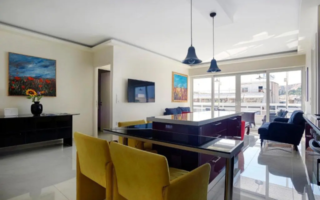Unique 3 bedrm 3 bathrm apt - Acropolis views! SG69