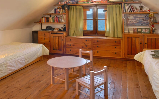 Warm House on the Edge of Lake H28