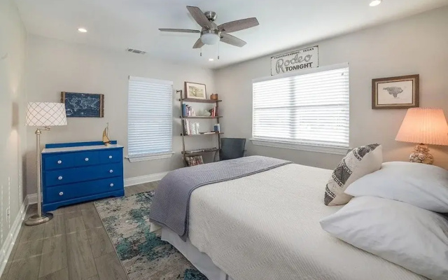 Anchorage Haus 3 Bedroom Home by RedAwning