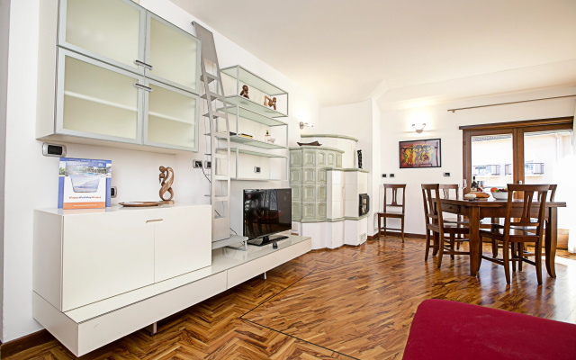 Paulie Apartment