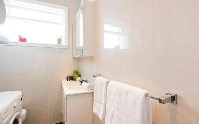 DUDL3C - Lovely Modern Coogee Apartment