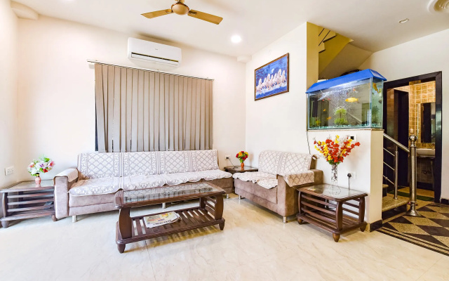 Fabhotel Vardan Villa