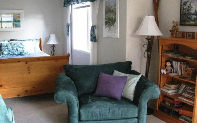 Avens ReNaissance B&B