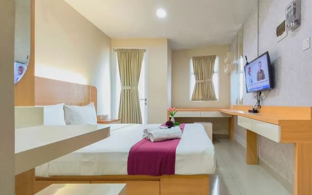 Comfy Modern Look Studio Room At Apartment Grand Dharmahusada Lagoon