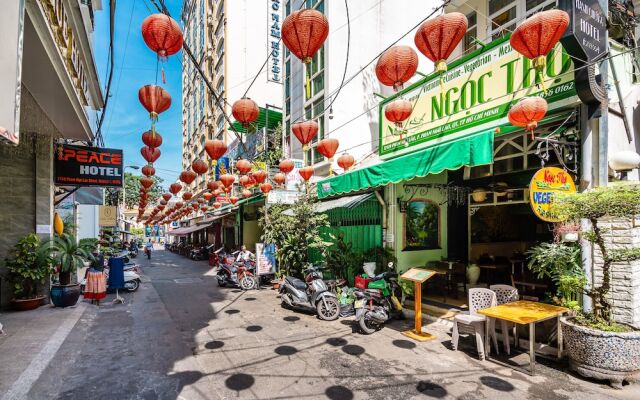 Hanh Chuong Hotel вид на фасад