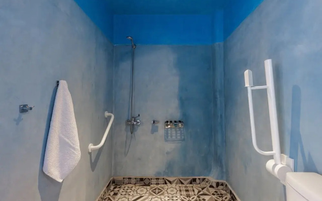 Villa - Sleeps 5 - Private Heated Pool-parking