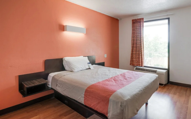 Motel 6 - High Point