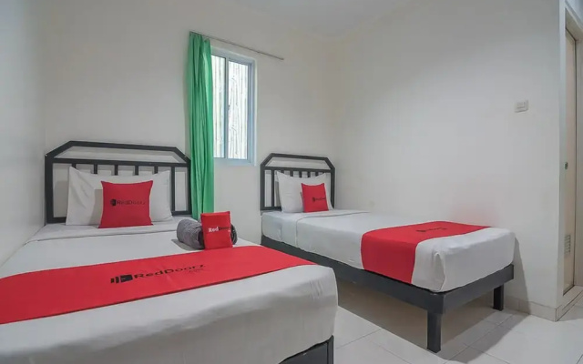 RedDoorz near Nagoya Citywalk Batam 2