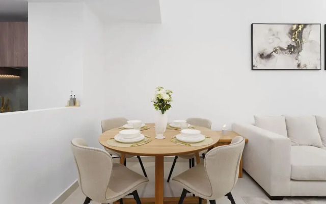 Maison Privee - Tranquil Escape w/ Balcony and High-End Facilities