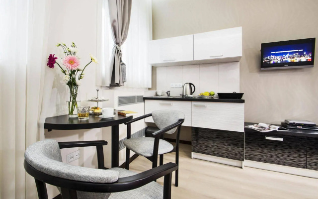 Hotel Status Apartments